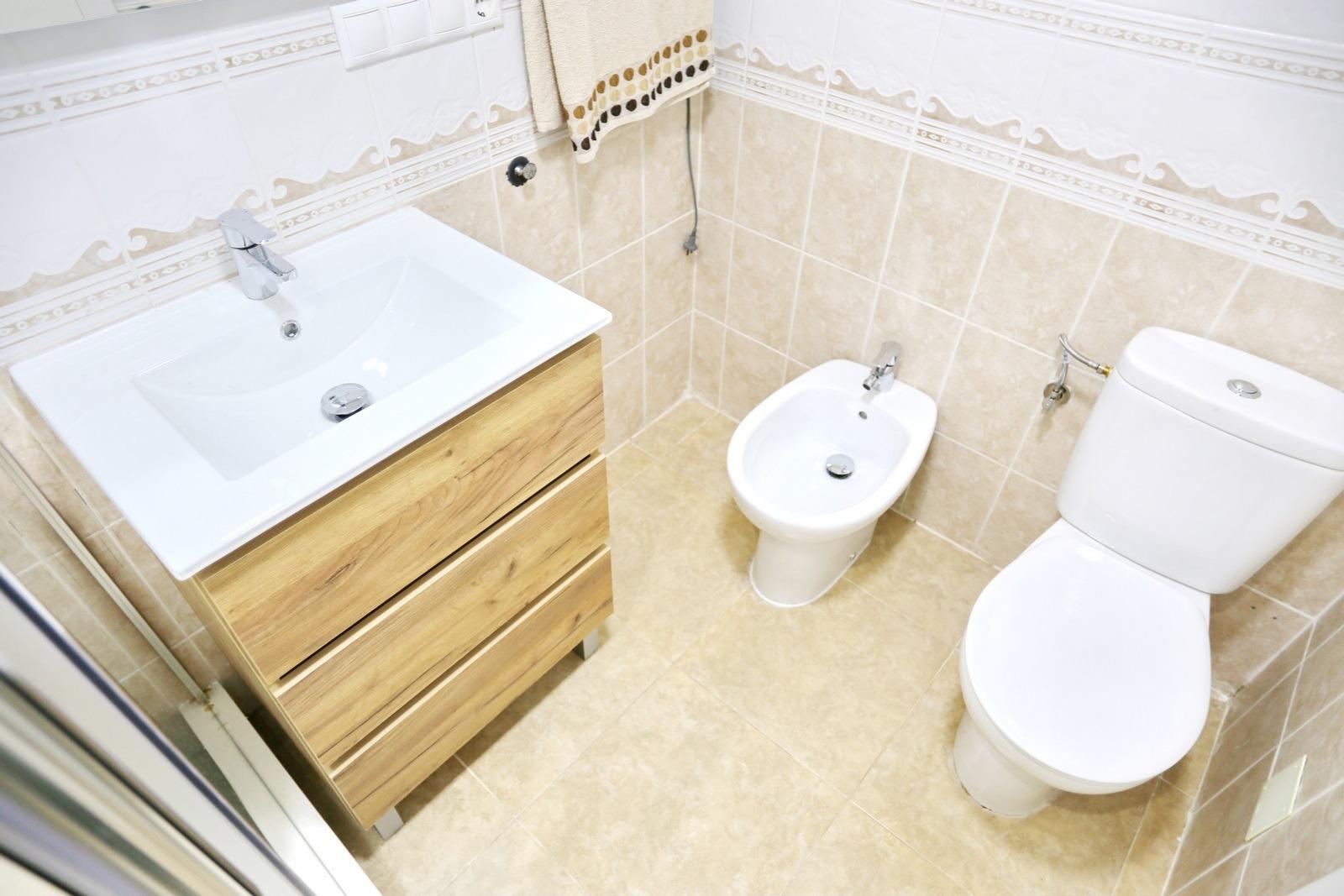 Duplex a 10m de Playa de La Mata con vistas al mar y garaje — 2 dorm.