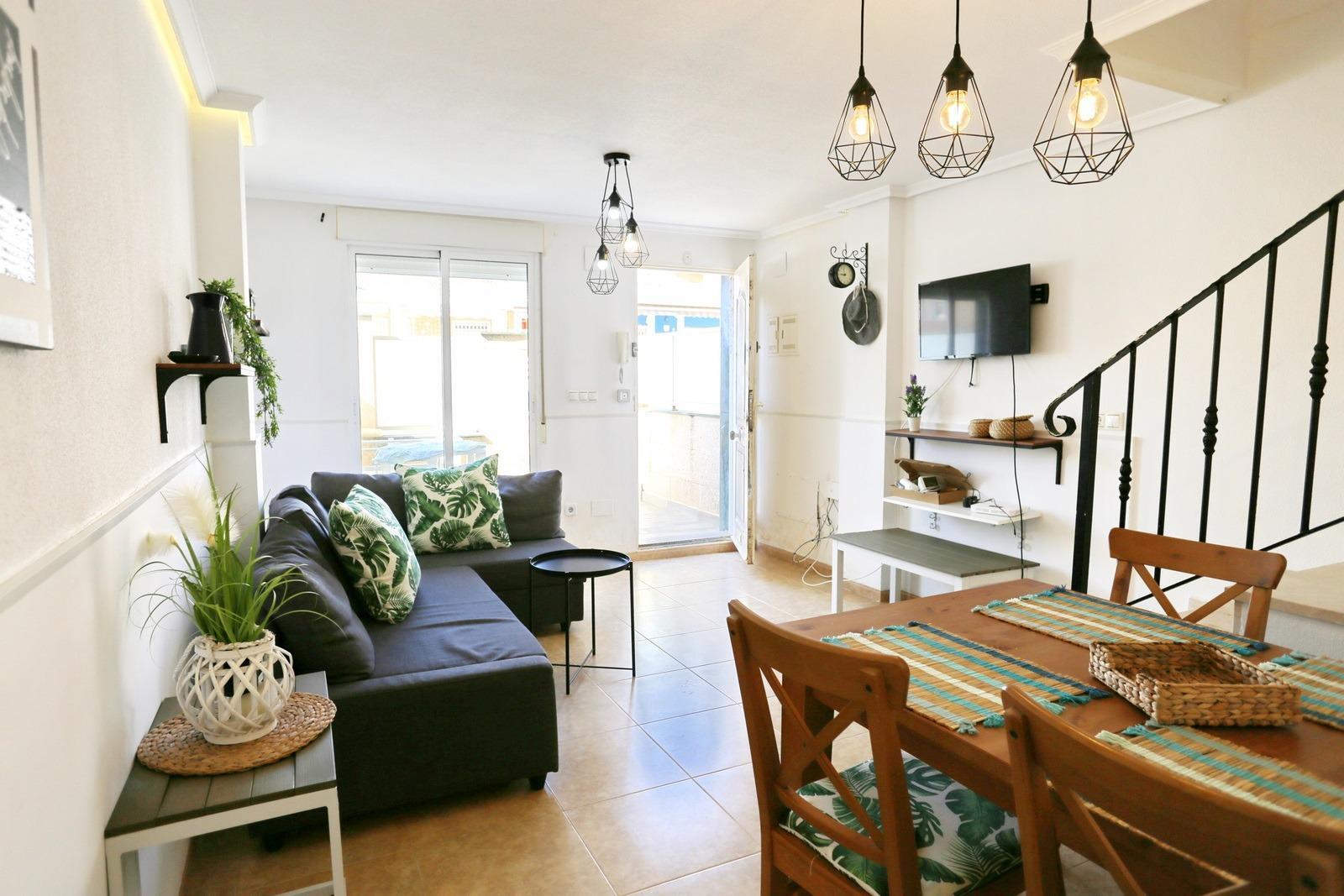 Duplex a 10m de Playa de La Mata con vistas al mar y garaje — 2 dorm.