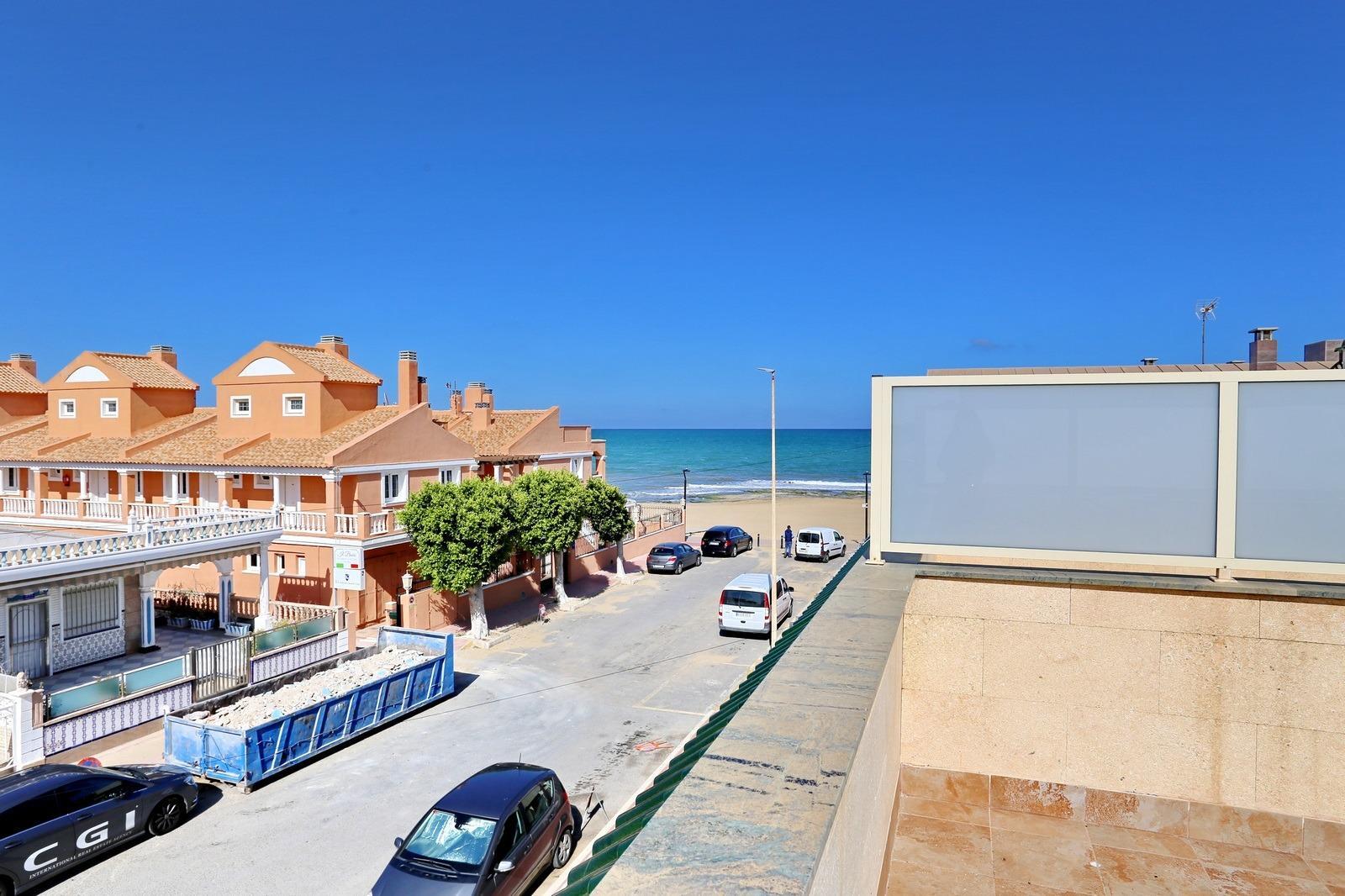 Duplex a 10m de Playa de La Mata con vistas al mar y garaje — 2 dorm.