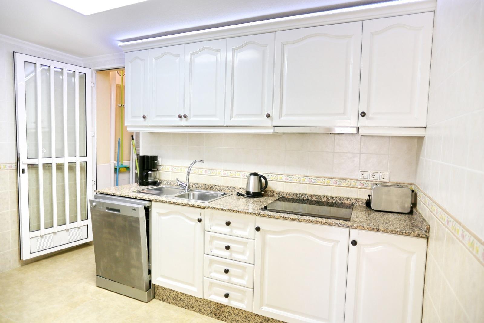 Duplex a 10m de Playa de La Mata con vistas al mar y garaje — 2 dorm.