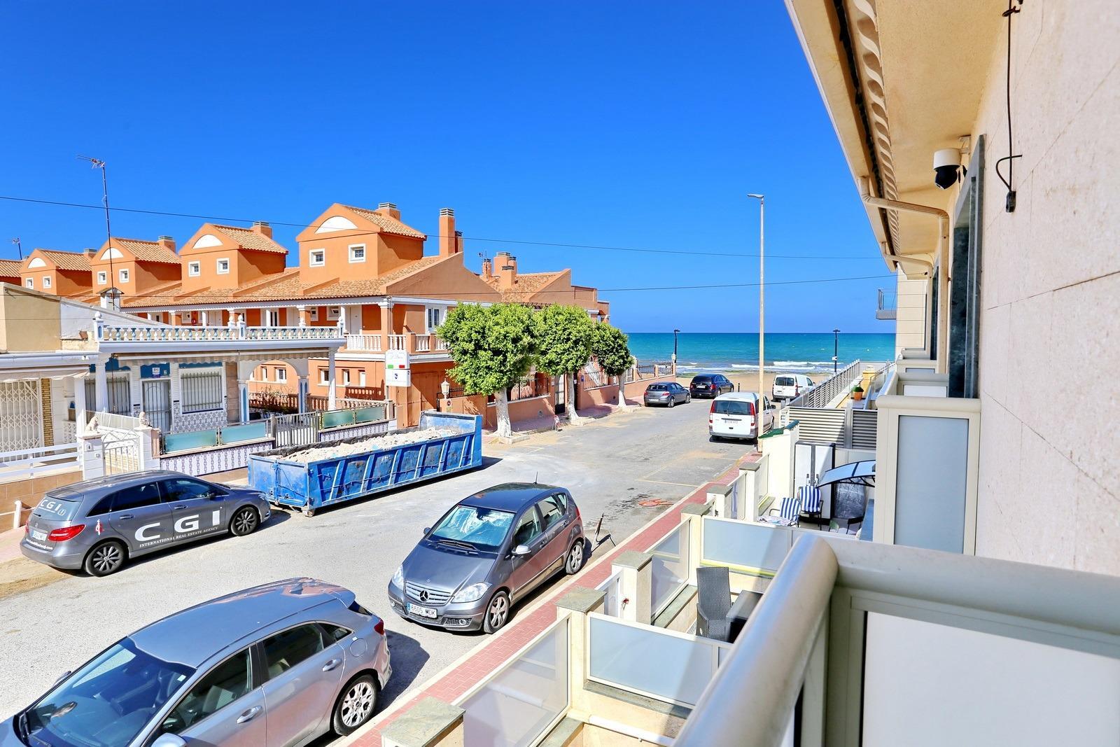 Duplex a 10m de Playa de La Mata con vistas al mar y garaje — 2 dorm.
