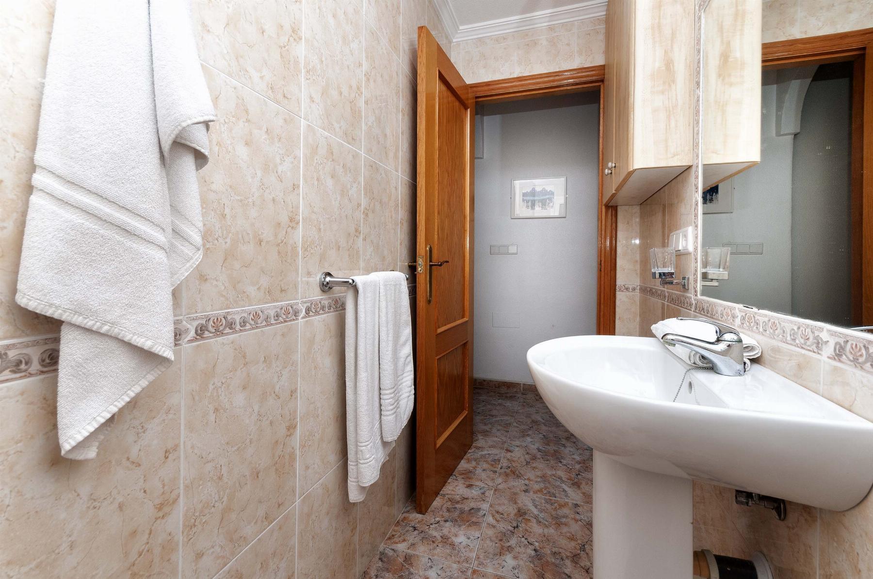 Apartamento con vistas al mar y piscina en primera línea — Aguamarina