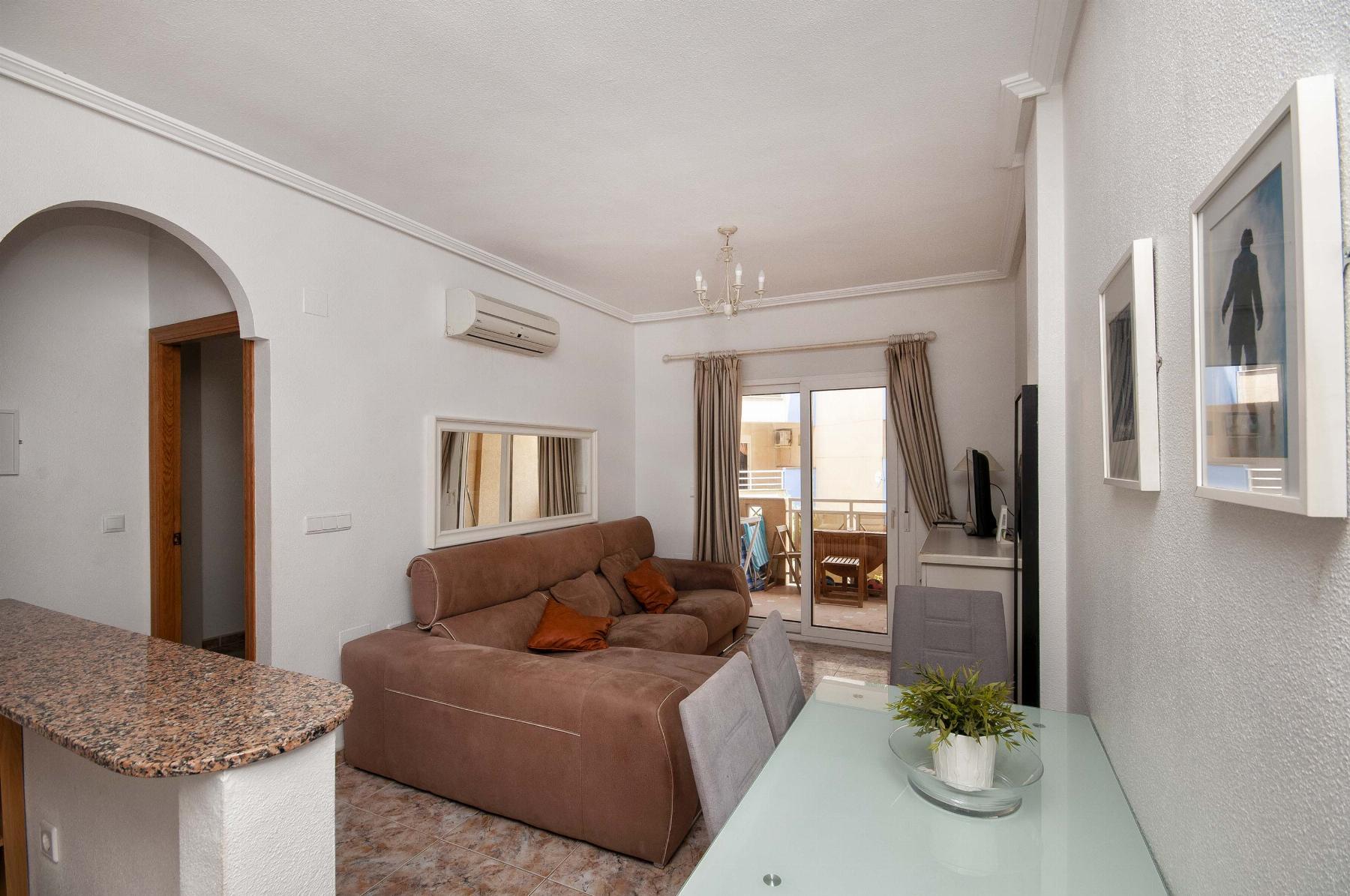 Apartamento con vistas al mar y piscina en primera línea — Aguamarina
