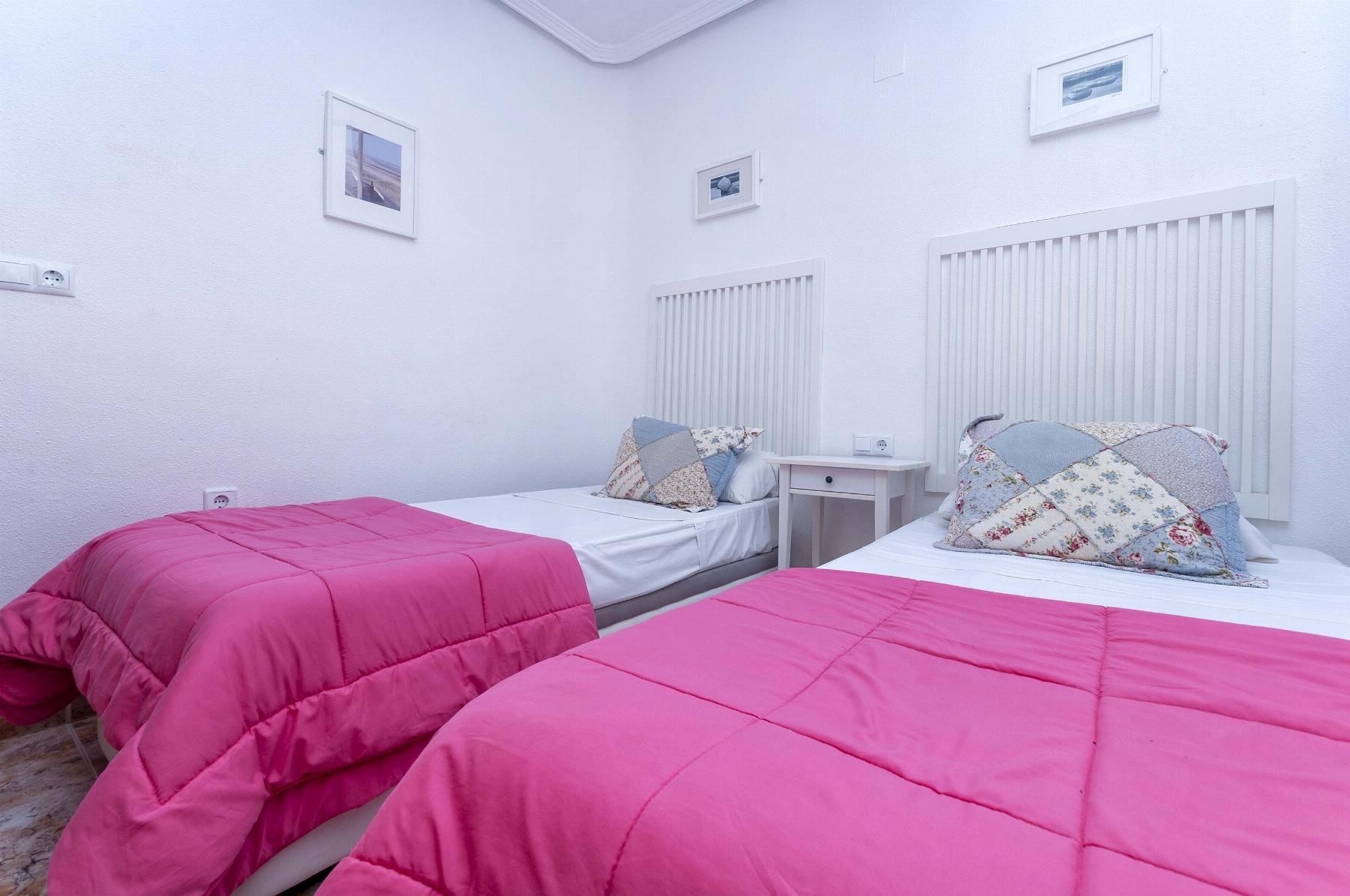Apartamento con vistas al mar y piscina en primera línea — Aguamarina