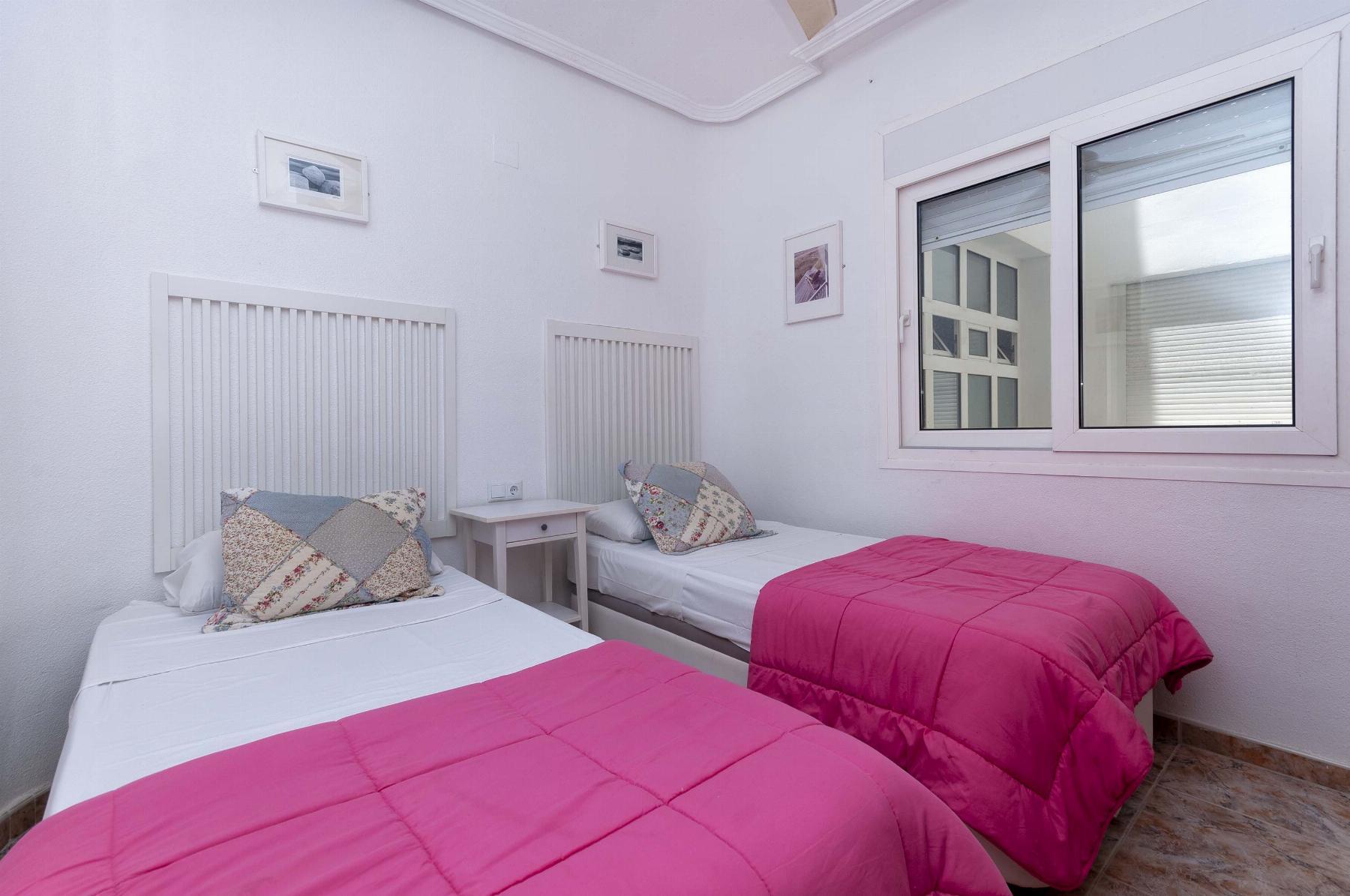 Apartamento con vistas al mar y piscina en primera línea — Aguamarina