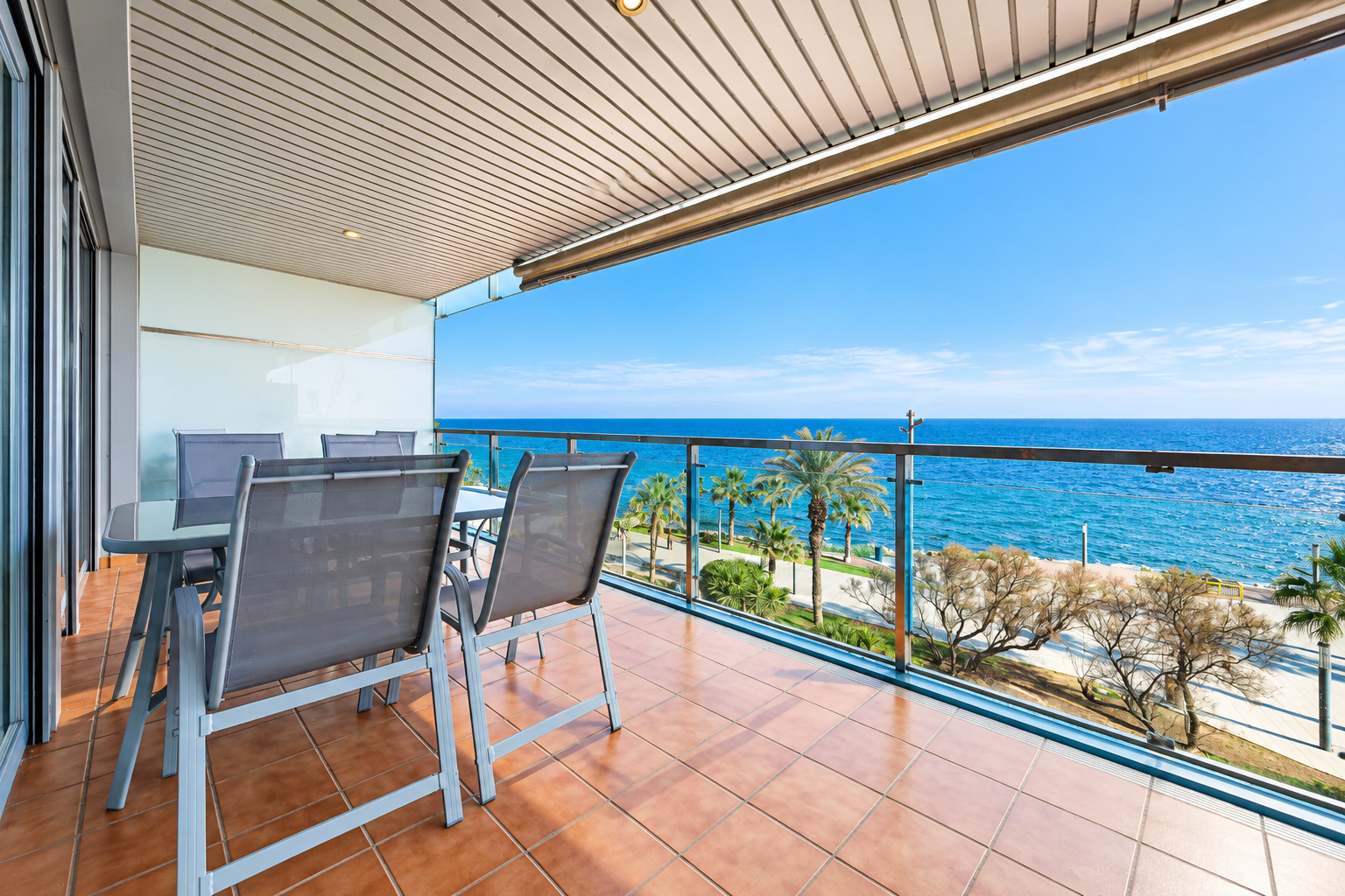 Lujo frente al mar en Playa del Cura: 3 dorm, terraza de 20m² y piscina