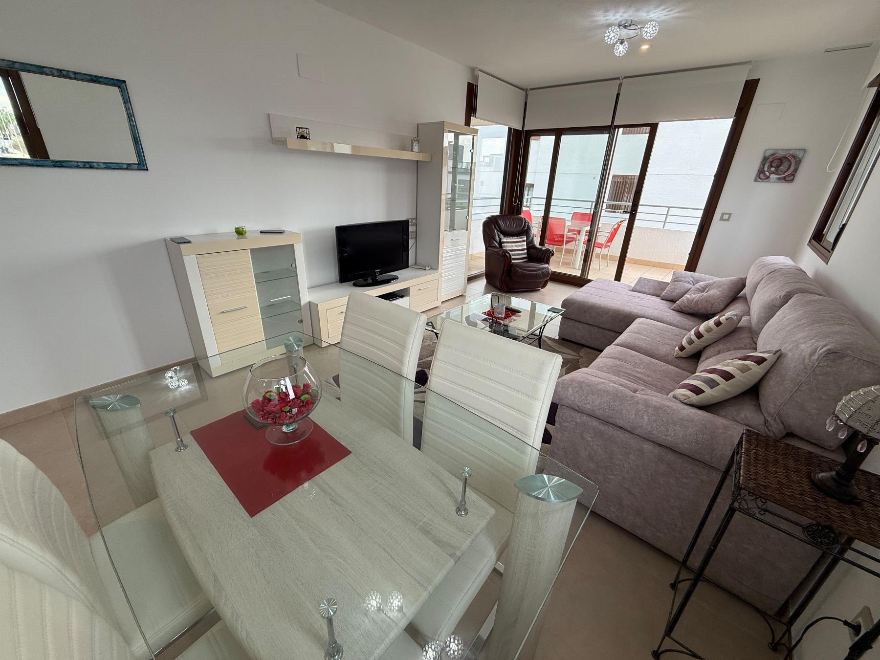 Apartamento con piscina privada en Lomas de Cabo Roig — 2 dorm. y terraza