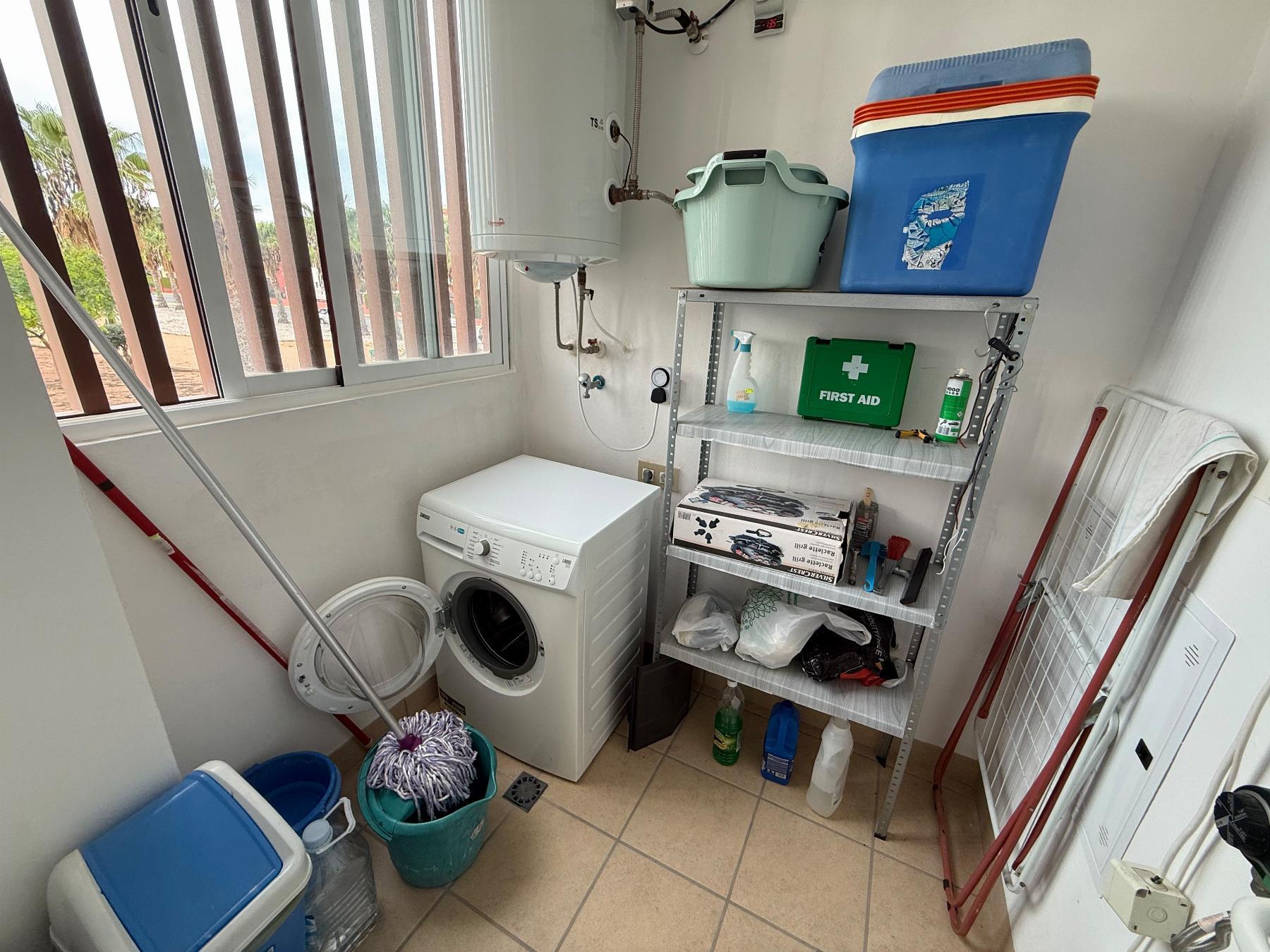 Apartamento con piscina privada en Lomas de Cabo Roig — 2 dorm. y terraza