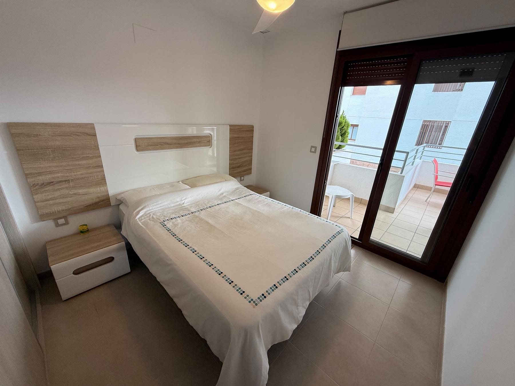Apartamento con piscina privada en Lomas de Cabo Roig — 2 dorm. y terraza
