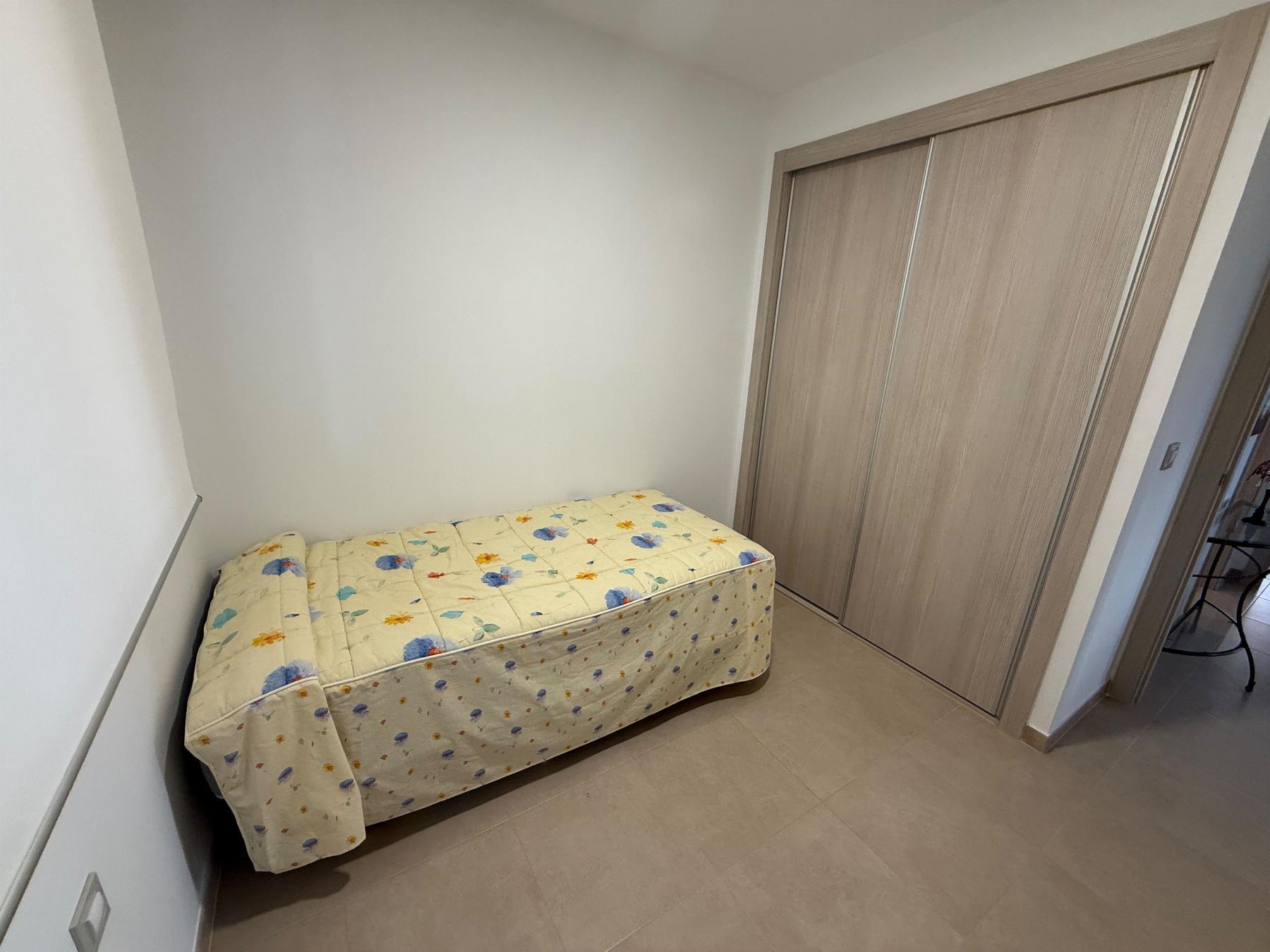Apartamento con piscina privada en Lomas de Cabo Roig — 2 dorm. y terraza