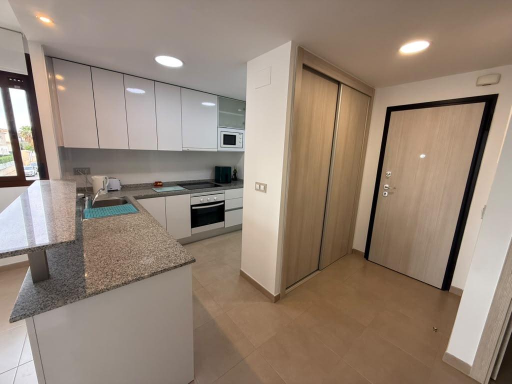 Apartamento con piscina privada en Lomas de Cabo Roig — 2 dorm. y terraza