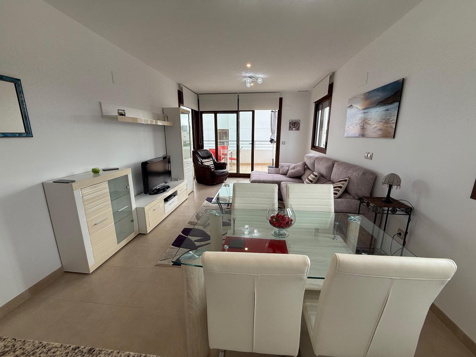 Apartamento con piscina privada en Lomas de Cabo Roig — 2 dorm. y terraza