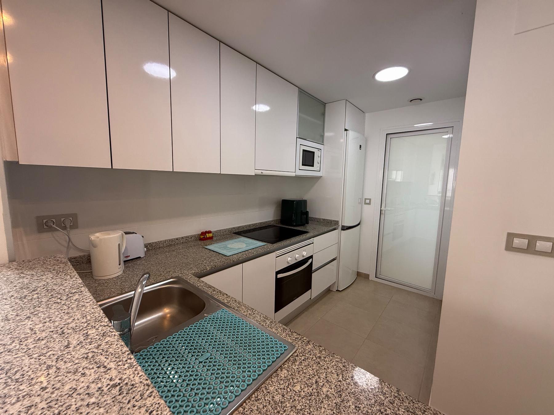 Apartamento con piscina privada en Lomas de Cabo Roig — 2 dorm. y terraza