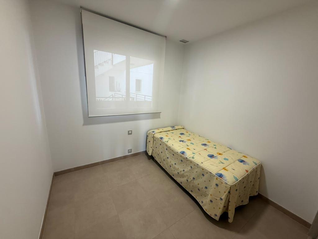 Apartamento con piscina privada en Lomas de Cabo Roig — 2 dorm. y terraza