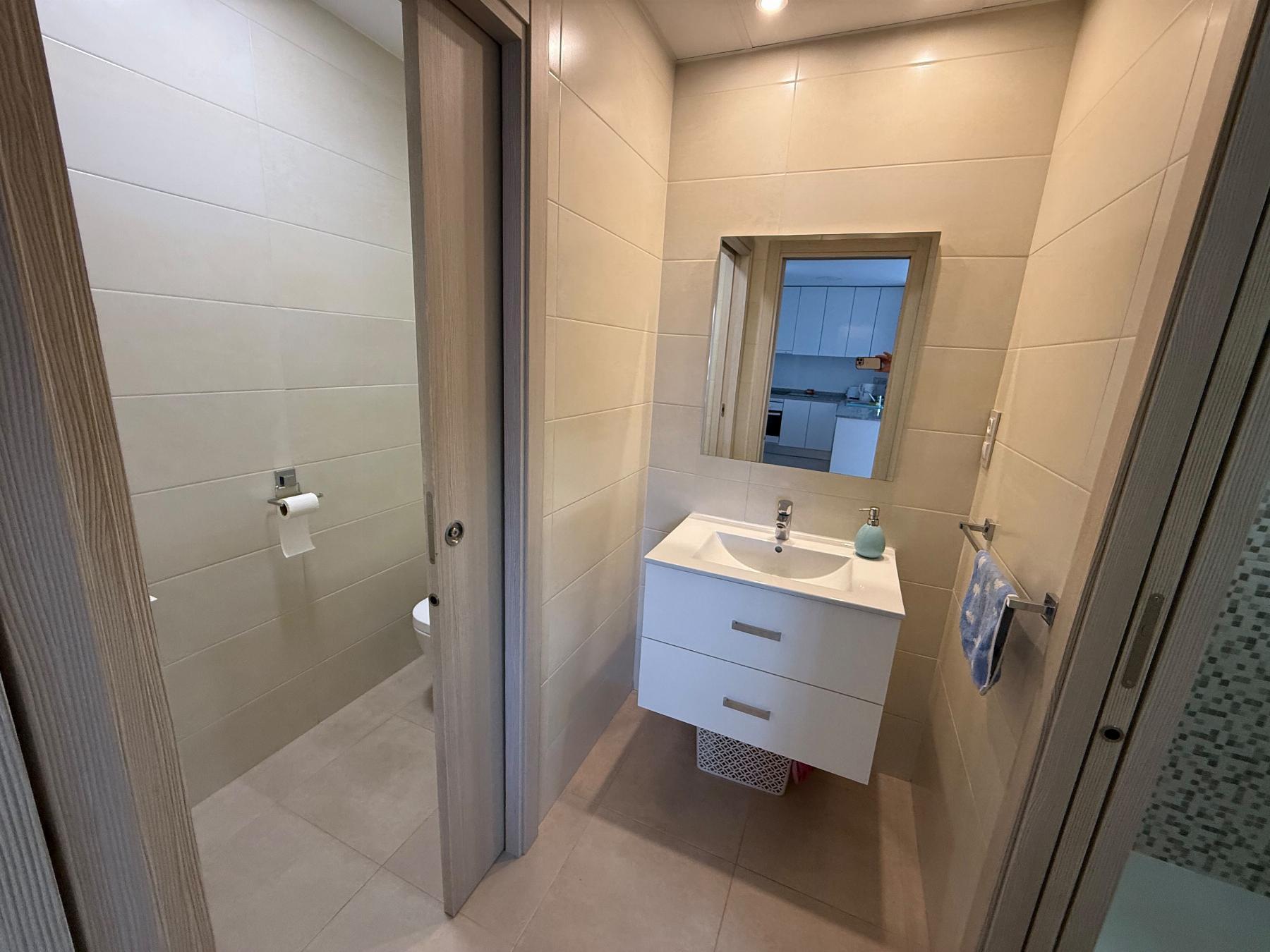Apartamento con piscina privada en Lomas de Cabo Roig — 2 dorm. y terraza