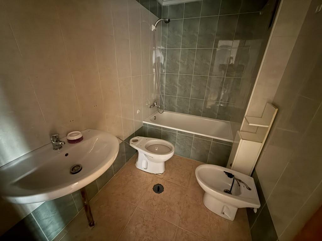 Apartamento céntrico con piscina comunitaria en Torrevieja — 2 dorm.