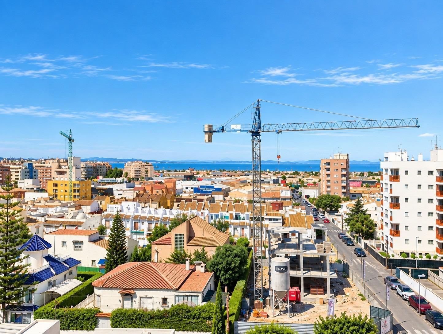 Apartamento de obra nueva con piscina privada en Torrevieja — 2 dorm. y 2 baños