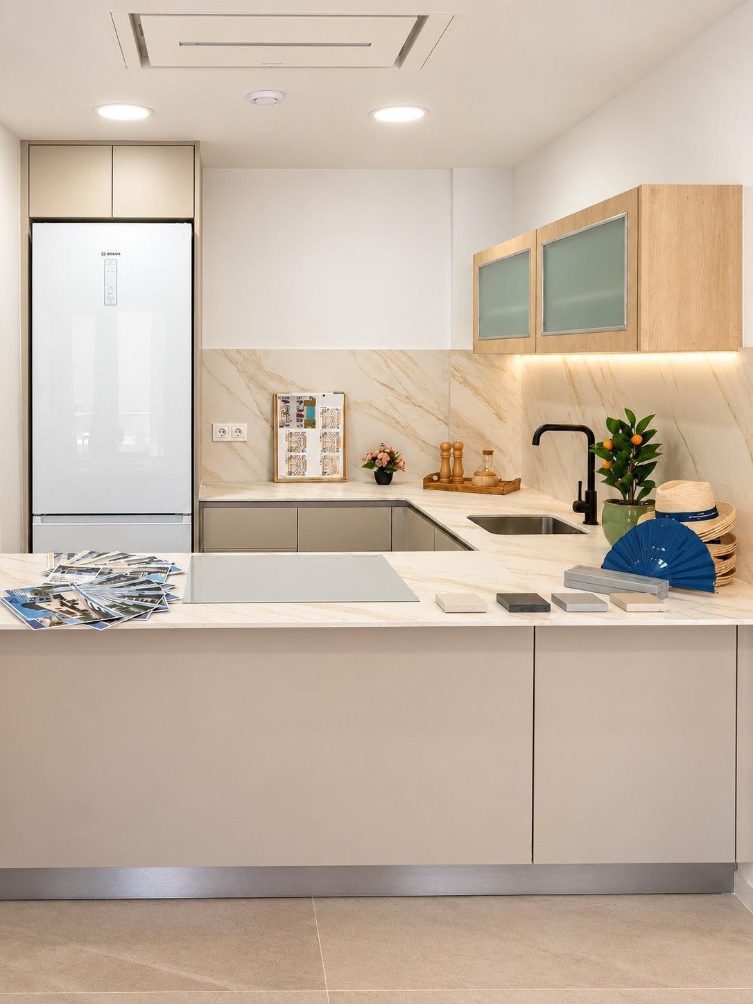 Apartamento de obra nueva con piscina privada en Torrevieja — 2 dorm. y 2 baños