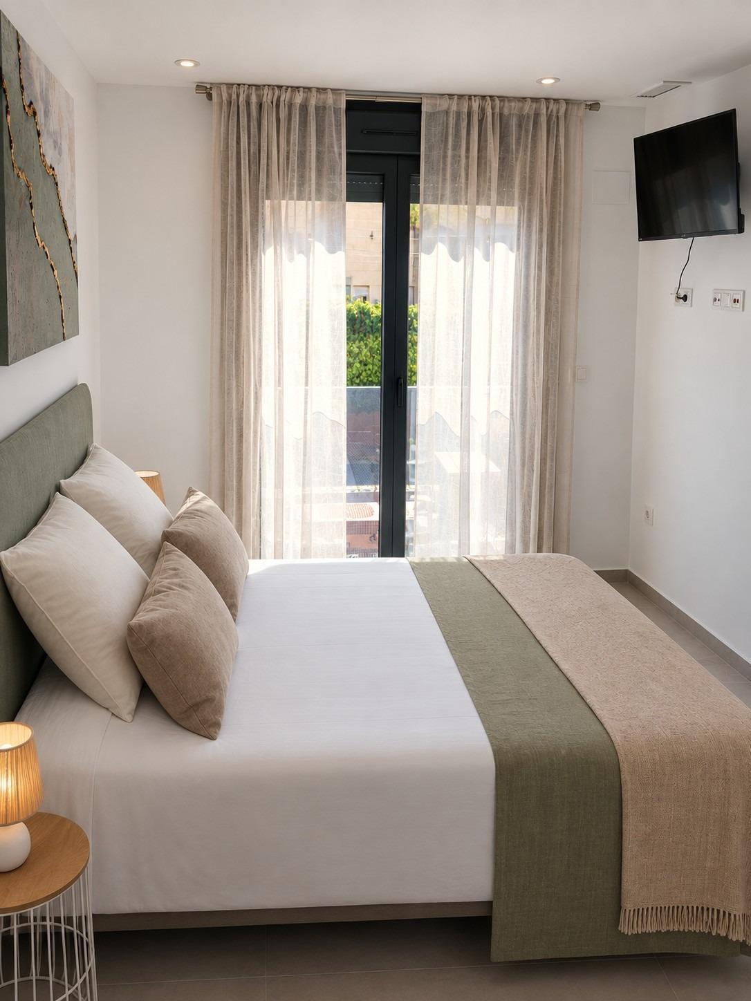 Apartamento de obra nueva con piscina privada en Torrevieja — 2 dorm. y 2 baños