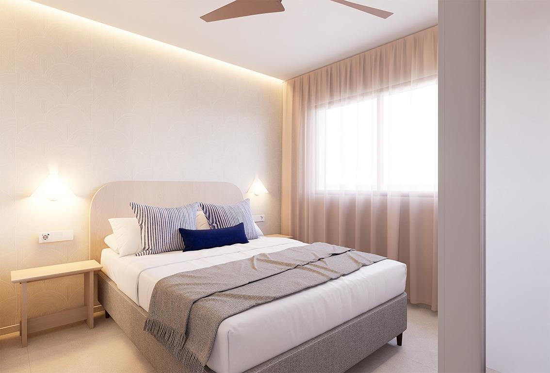 Ático con piscina privada y licencia turística en Torrevieja — 300m del mar