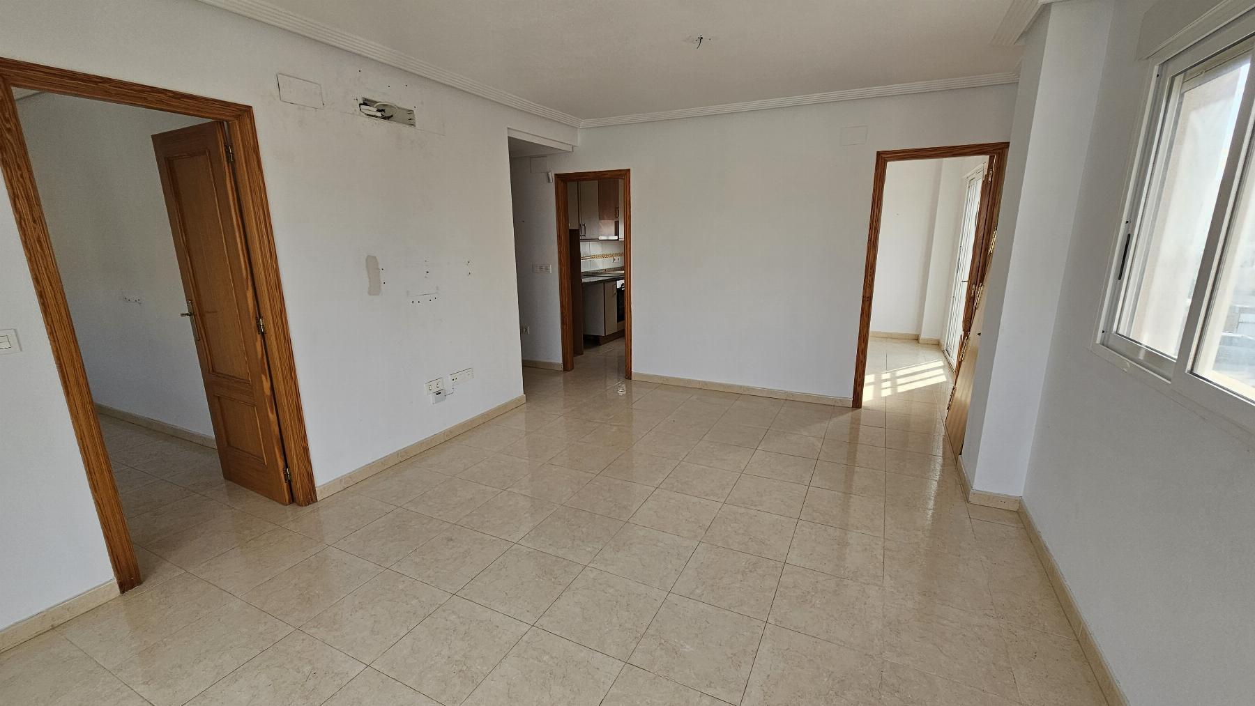 Apartamento luminoso con garaje y terraza en Nueva Torrevieja — 2 dorm.