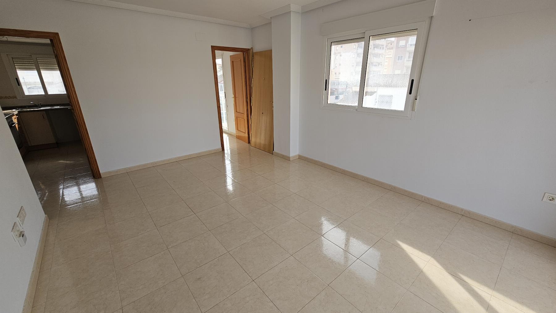 Apartamento luminoso con garaje y terraza en Nueva Torrevieja — 2 dorm.