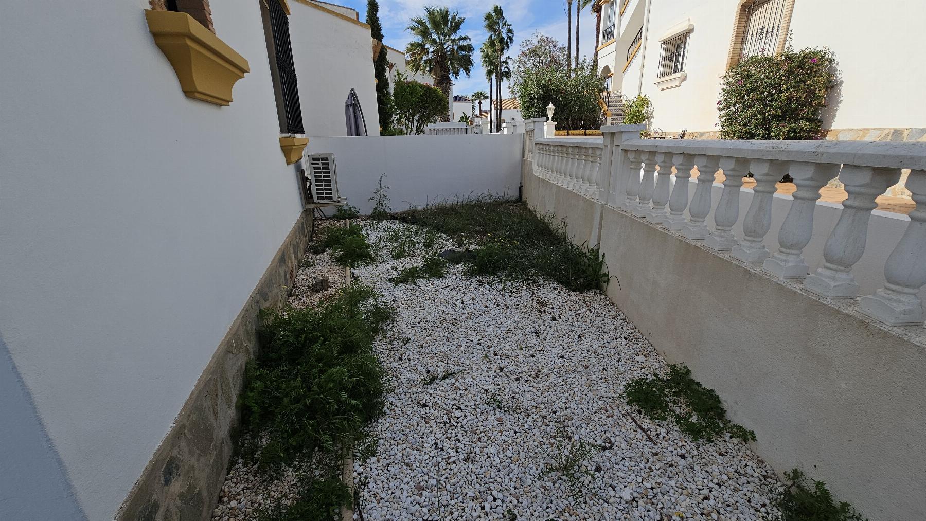 Bungalow con piscina privada y vistas al mar en Los Dolses — 2 dorm.