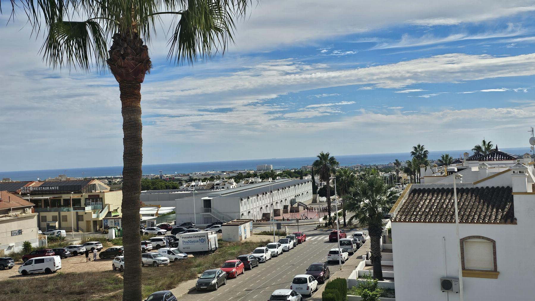 Bungalow con piscina privada y vistas al mar en Los Dolses — 2 dorm.