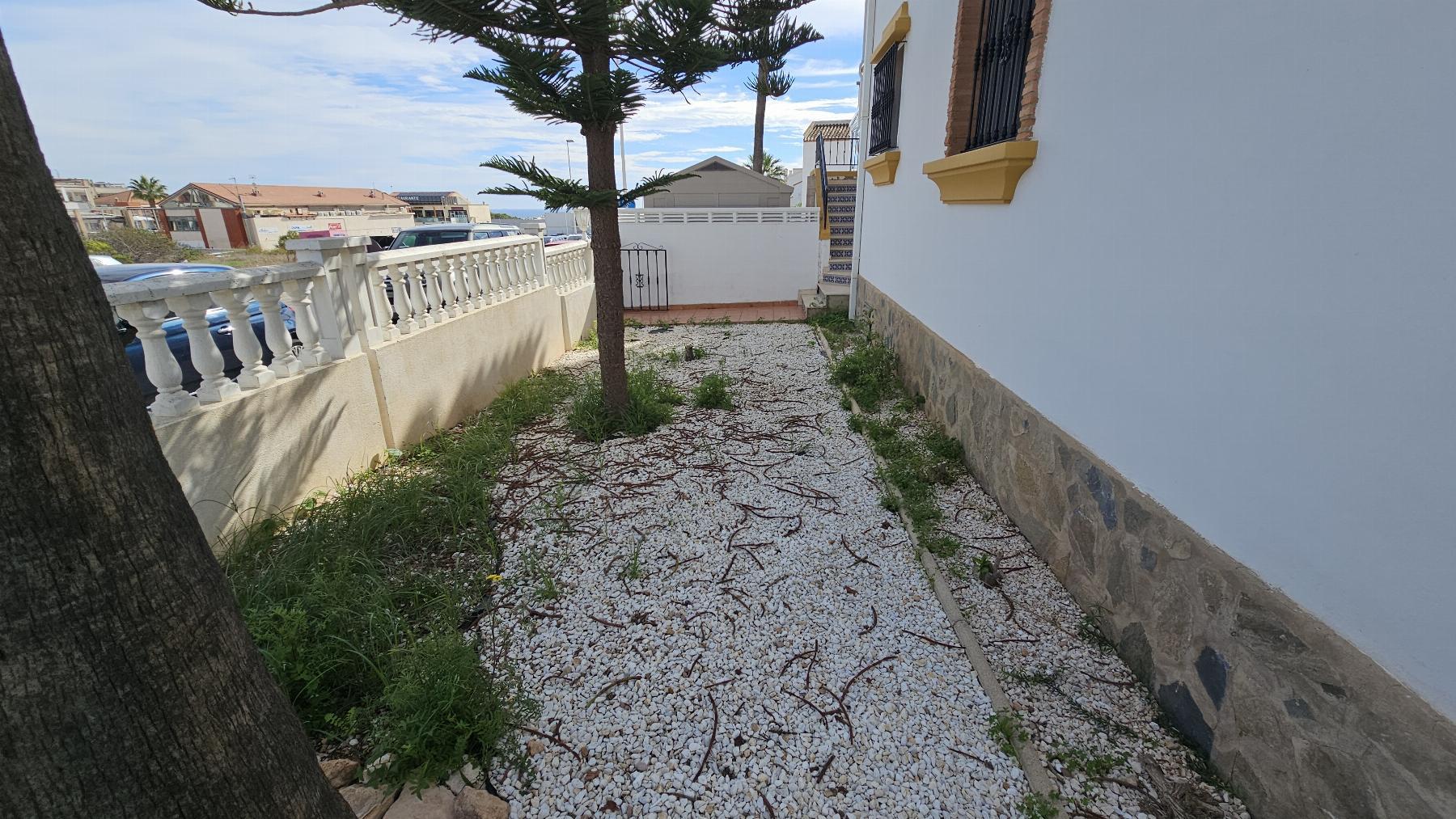 Bungalow con piscina privada y vistas al mar en Los Dolses — 2 dorm.