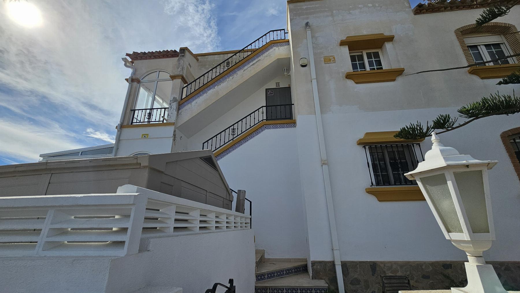 Bungalow con piscina privada y vistas al mar en Los Dolses — 2 dorm.