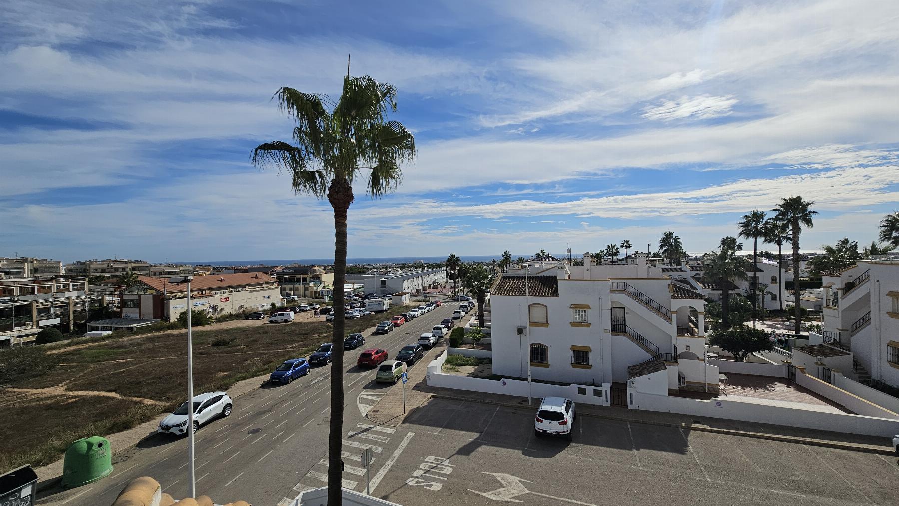Bungalow con piscina privada y vistas al mar en Los Dolses — 2 dorm.