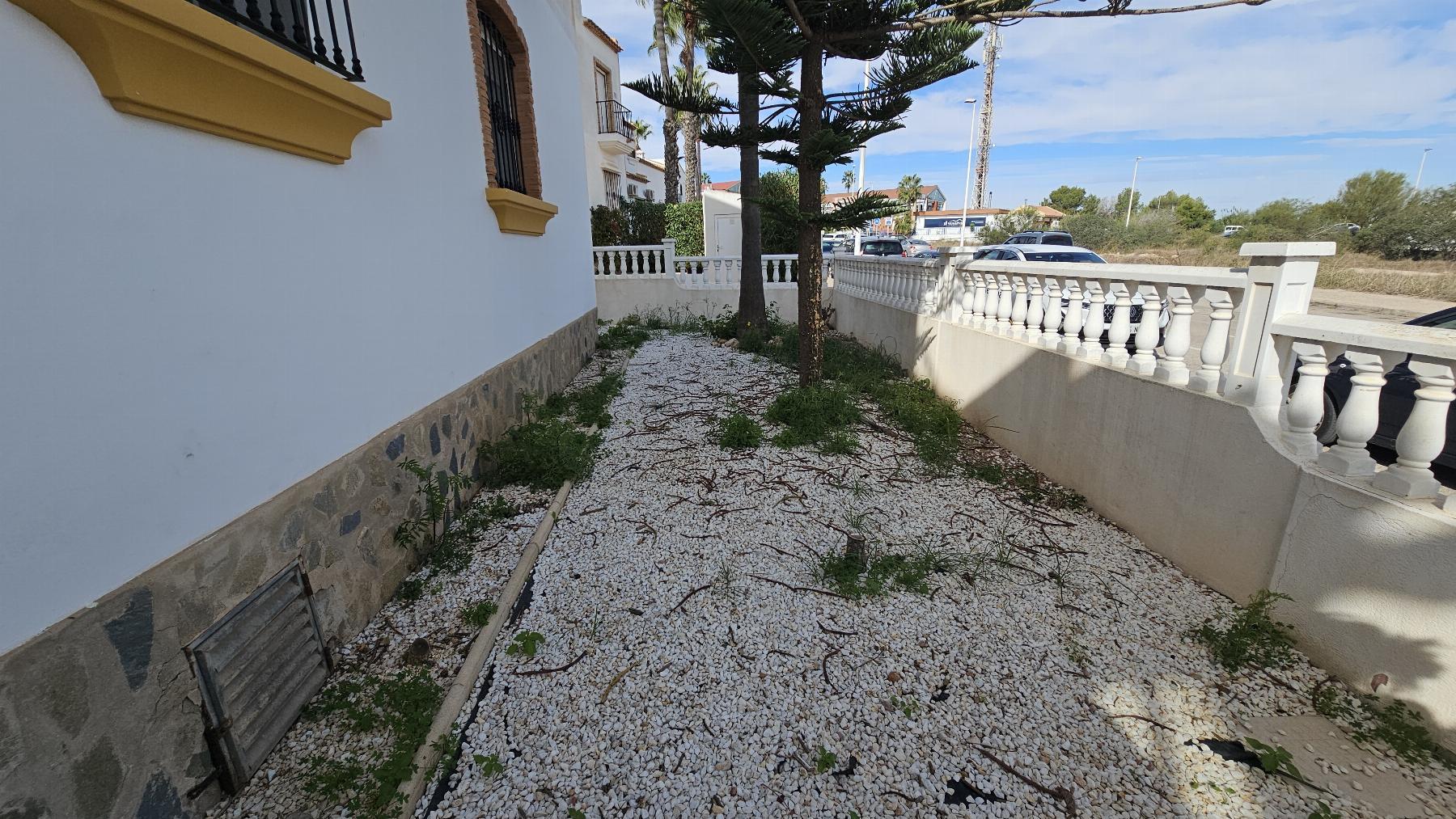 Bungalow con piscina privada y vistas al mar en Los Dolses — 2 dorm.