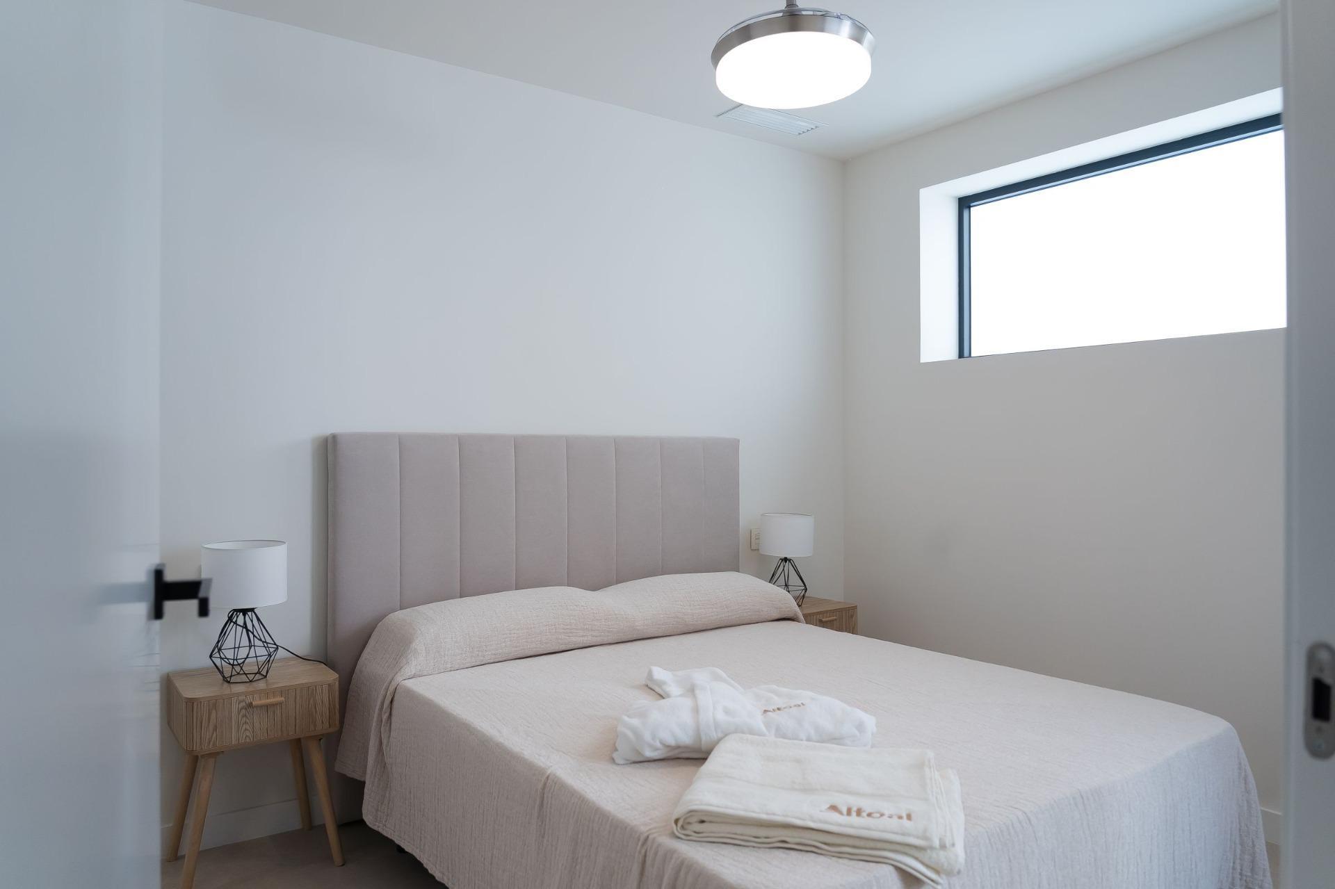 Apartamento de obra nueva a 300m del mar en Santiago de la Ribera — 2 dorm.