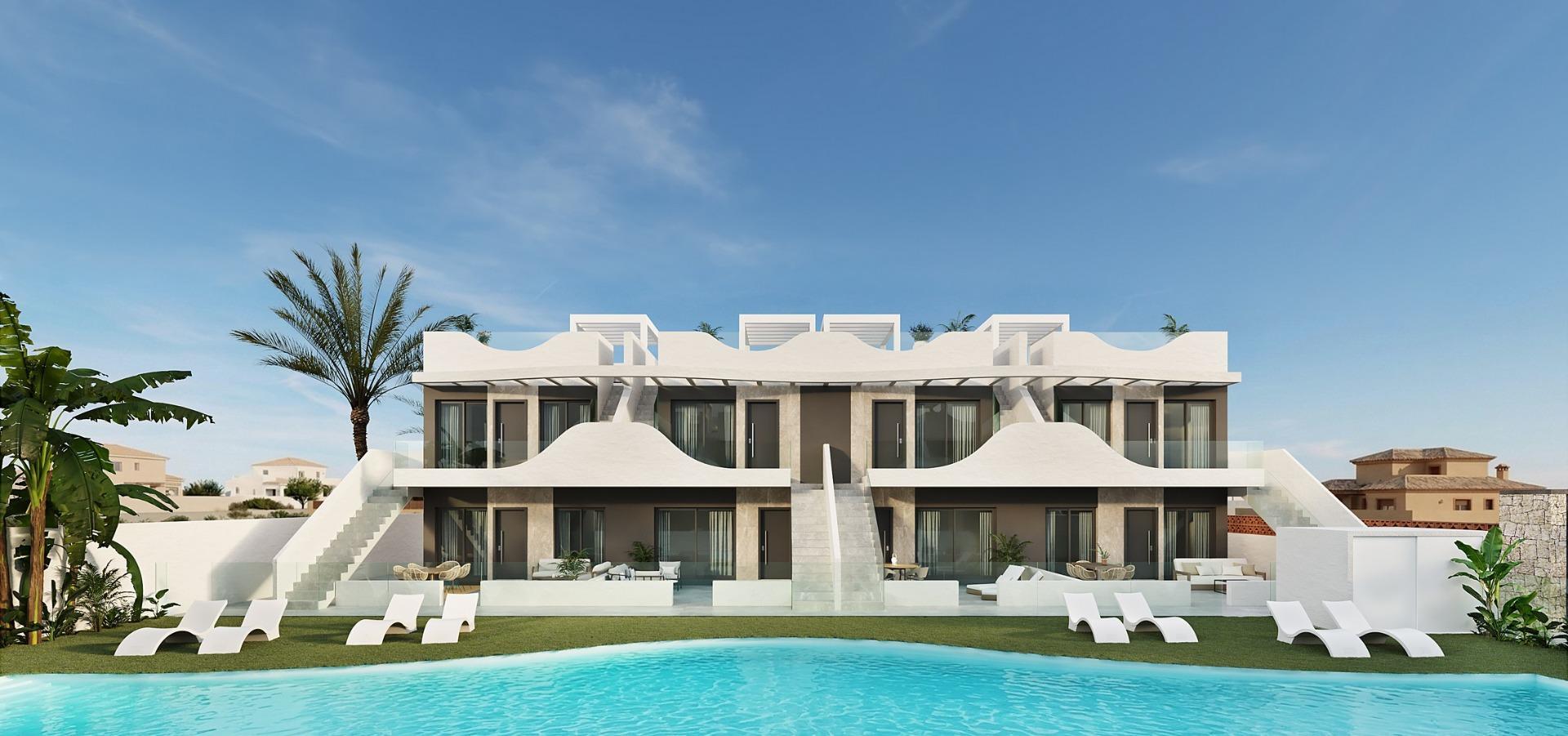 Chalet de obra nueva con piscina privada en Pilar de la Horadada — 3 dorm.
