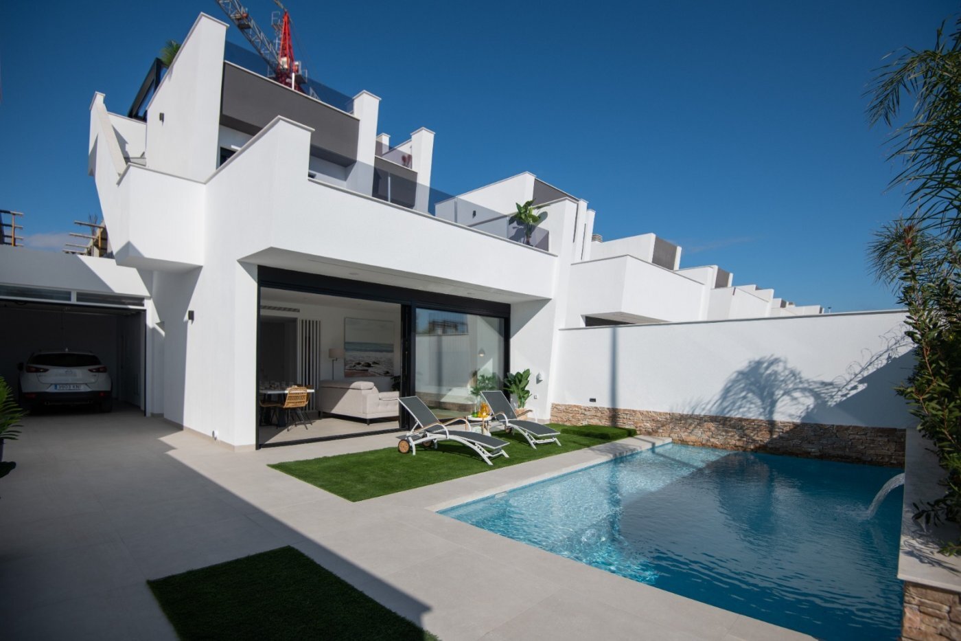 Adosado de obra nueva en San Javier con piscina privada y solárium — 3 dorm.
