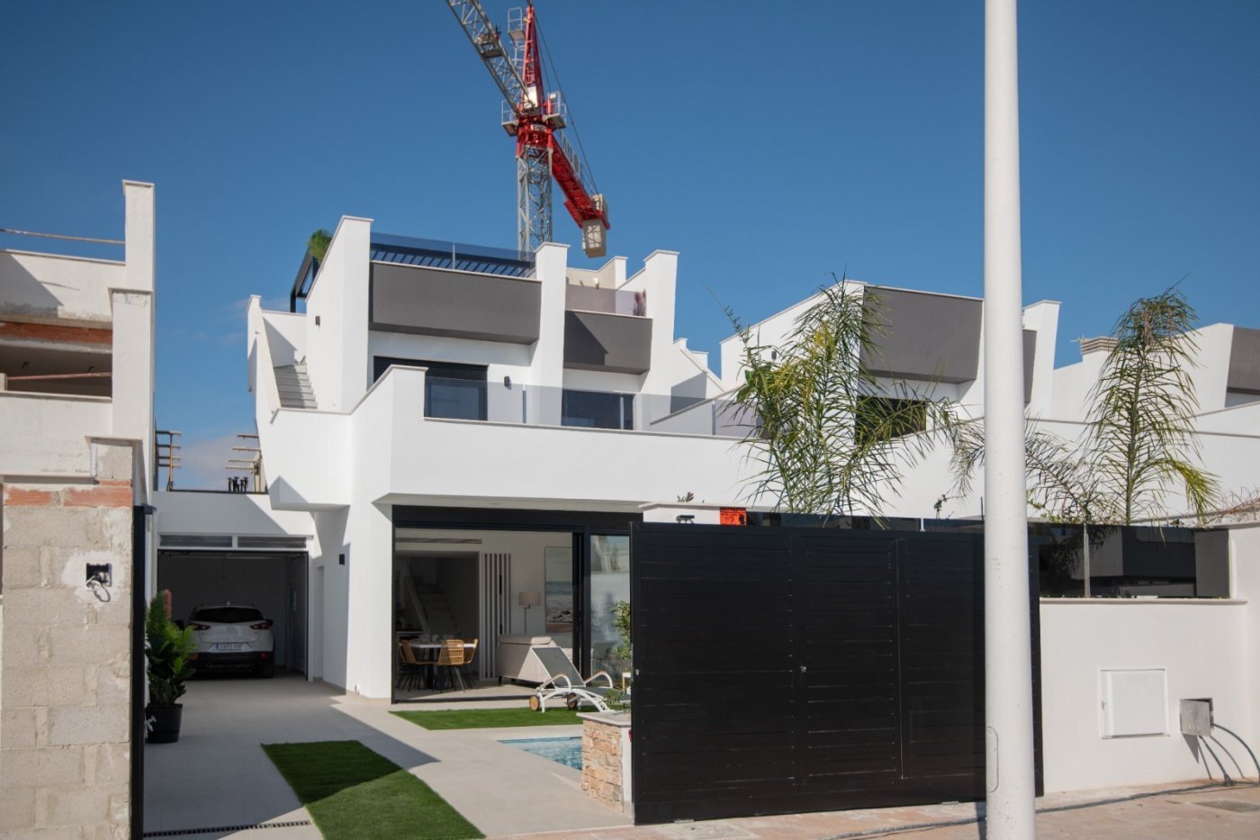 Adosado de obra nueva en San Javier con piscina privada y solárium — 3 dorm.