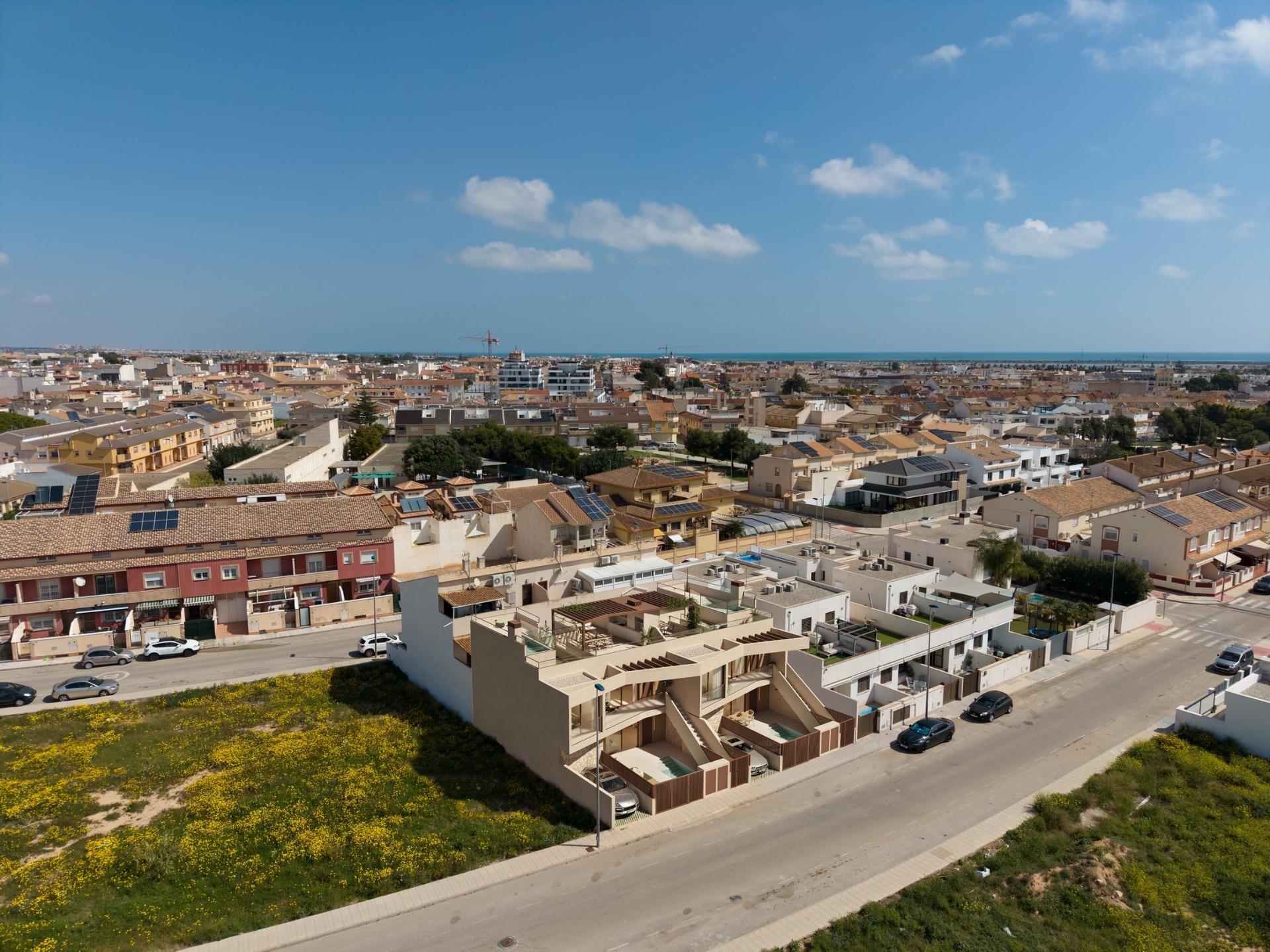 Chalet de obra nueva con piscina privada en el corazón de San Pedro del Pinatar