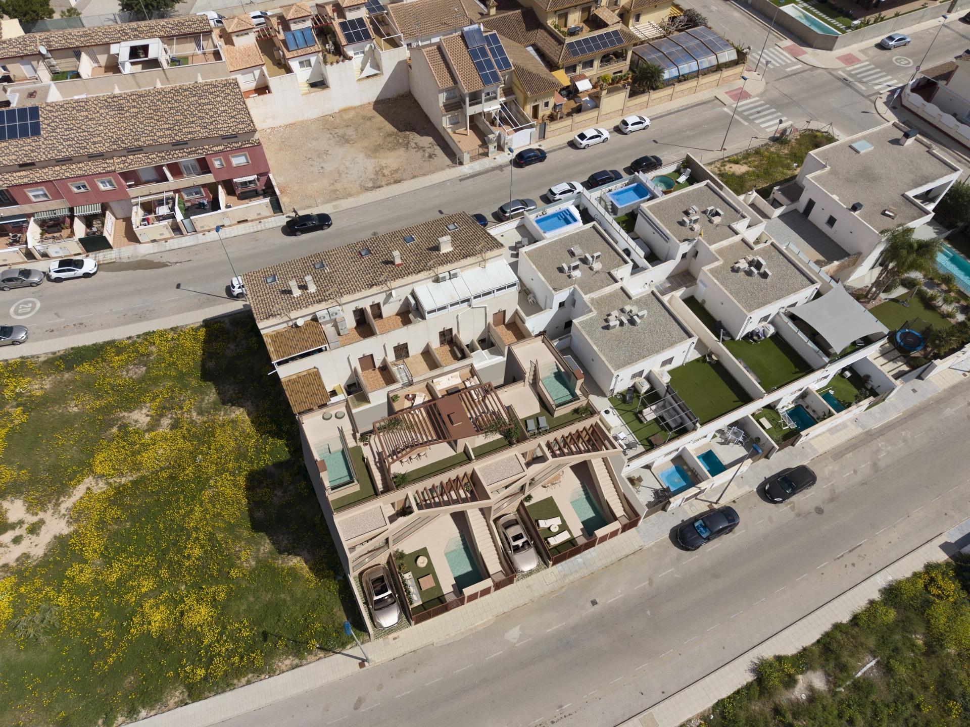 Chalet de obra nueva con piscina privada en el corazón de San Pedro del Pinatar